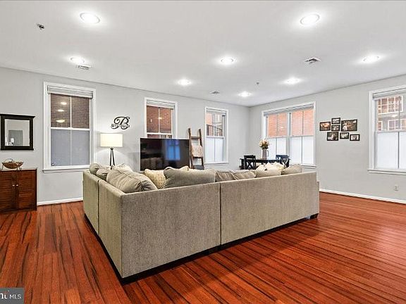 5th image of 133 N Bread St Unit E1