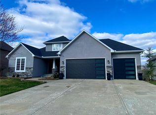 2617 SW Carlton Dr, Lees Summit, MO 64082