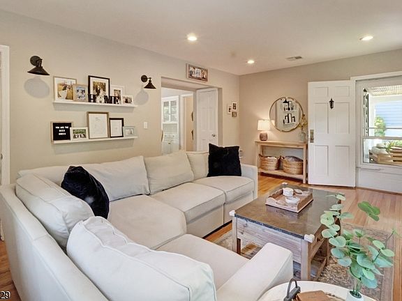 5th image of 30 Hillcrest Avenue
