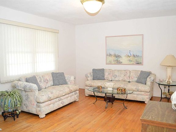 3rd image of 1279 Waverly Ave
