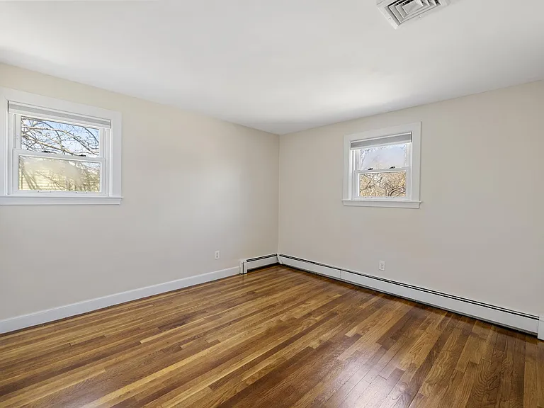160 Ravenswood Rd — Photo 14