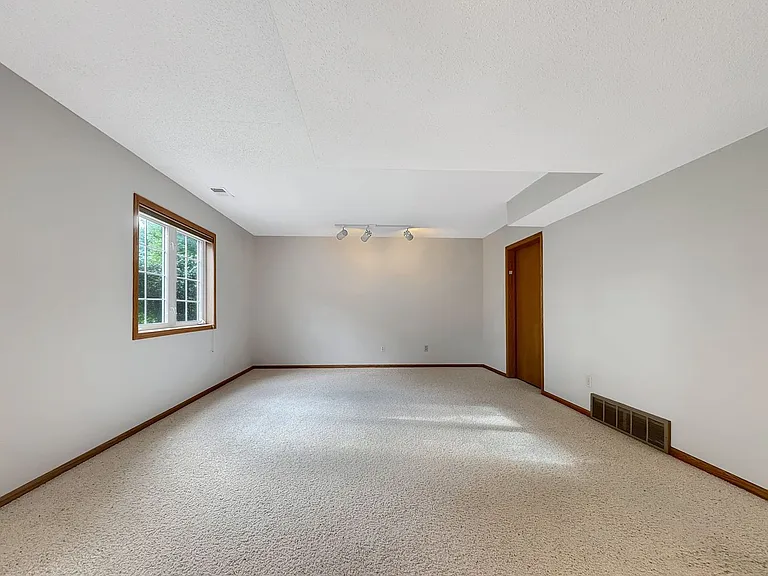 1839 Valley Ridge Trl S — Photo 22