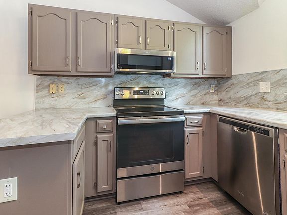 5th image of 1002 Woodlake Village Dr