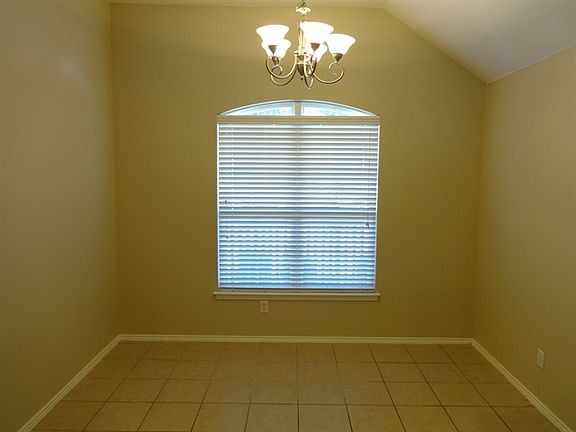 4th image of 904 John Kennedy Dr