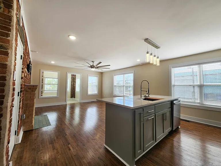 2529 E Admiral Pl #A — Photo 4