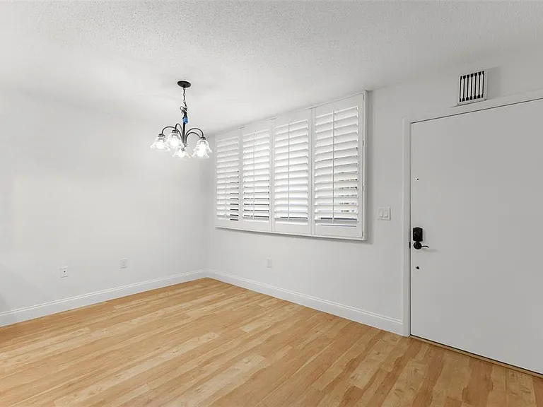 1001 Pearce Dr #302 — Photo 11