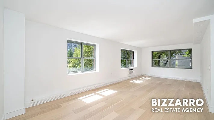 Living room, photo 2