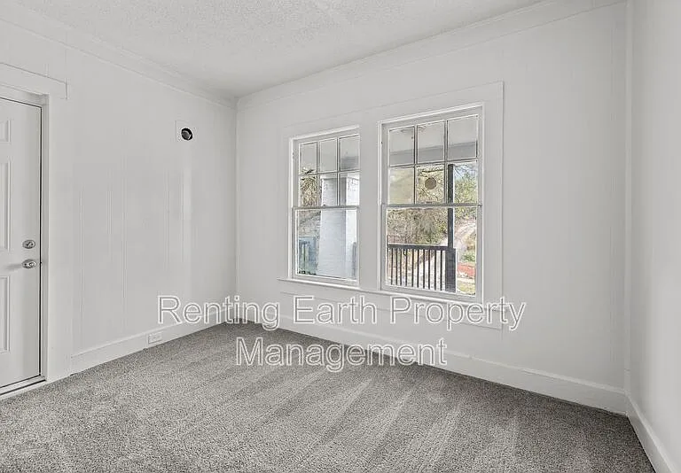 612 12th St W — Photo 14