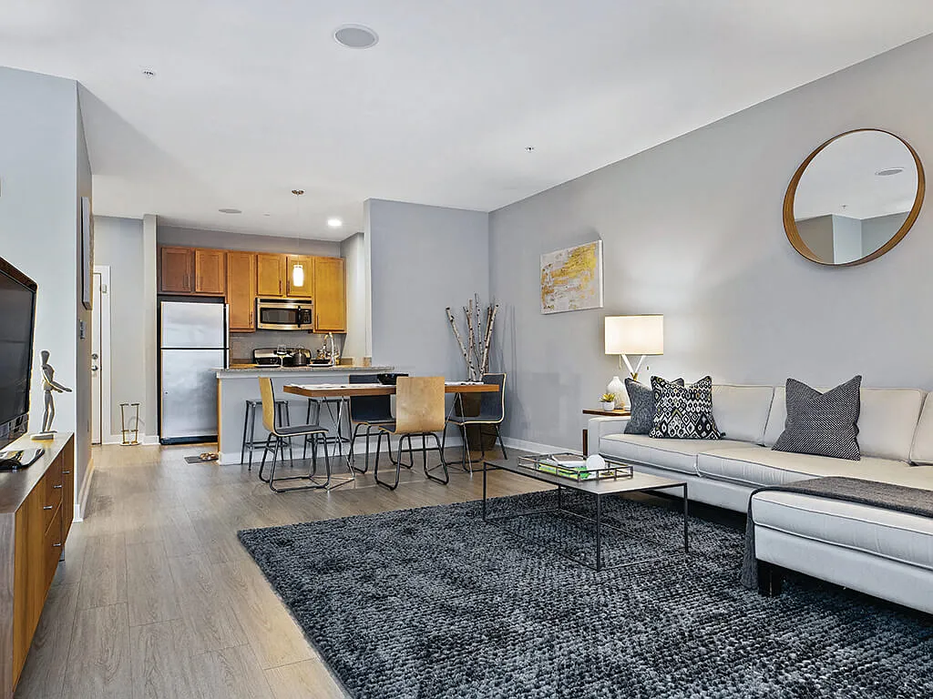 Axis Admiral's Hill Apartments — Photo 1