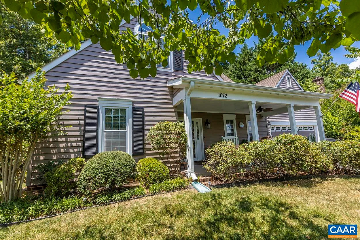 1672 Stoney Creek Dr photo 1