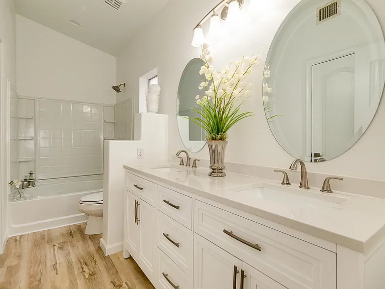 3412 E Renee Dr — Photo 4