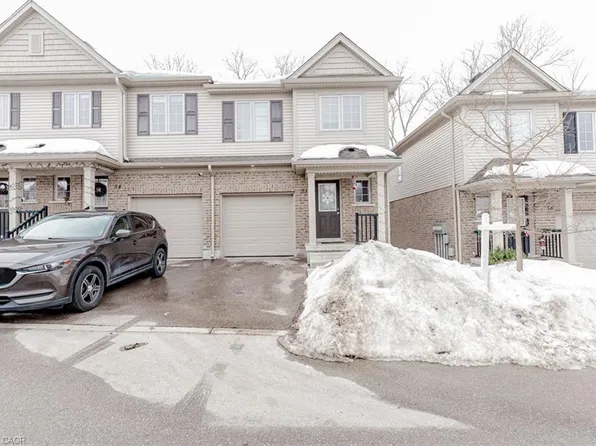 50 Pinnacle Dr #55, Kitchener, ON N2P 0H8