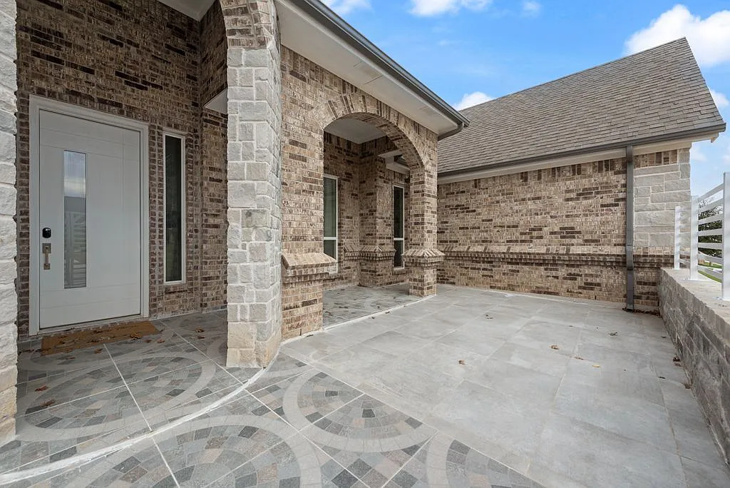 4 bed, 3.5 bath, 2815 sqft, $4,500 — Photo 2