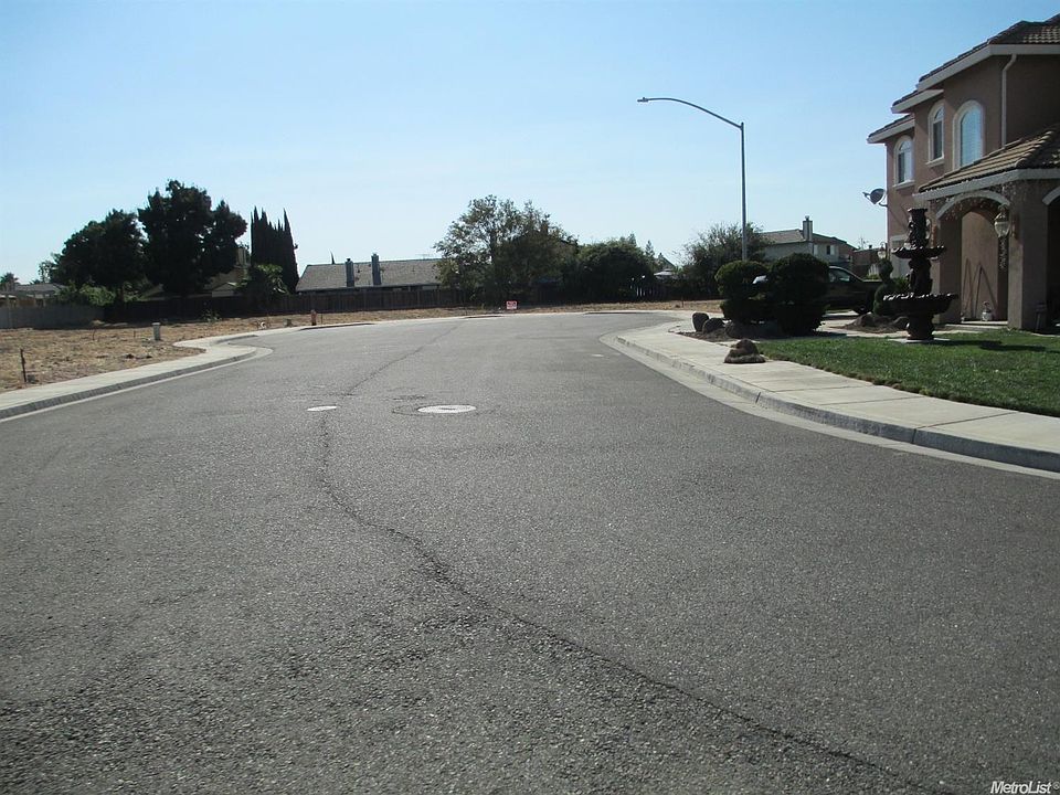 2nd image of 838 Morales Ct