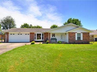 1024 Geneva St, Rogers, AR 72758