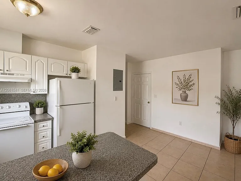14140 NE 2nd Ct #3 — Photo 1