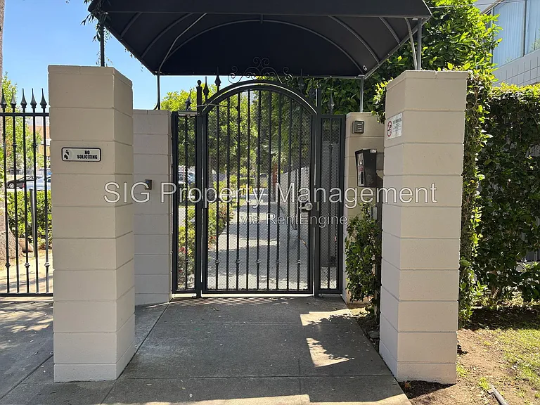 Oakland Summit — Photo 12