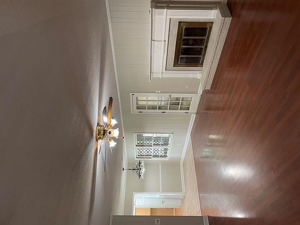 2nd image of 521 Wildwood Dr