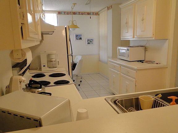 4th image of 6623 Coral Lake Dr #211