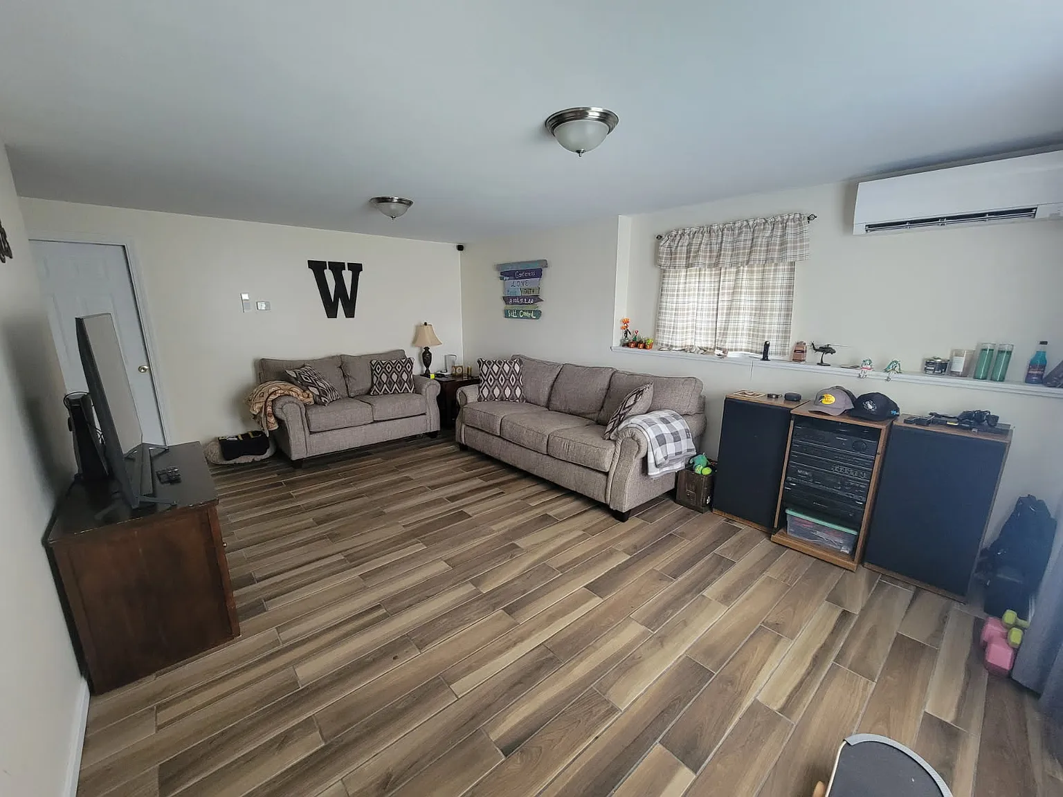 2 bed, 1.5 bath, 1140 sqft, $1,944 — Photo 2