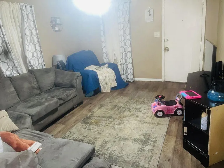 147 Hetty Hill St #7 — Photo 2
