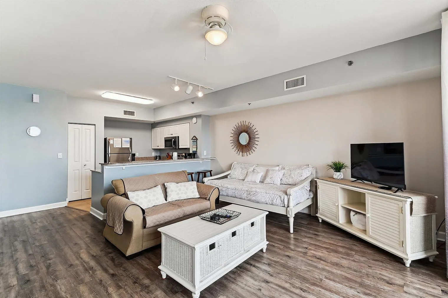 1 bed, 2.0 bath, 936 sqft, $2,801 — Photo 1