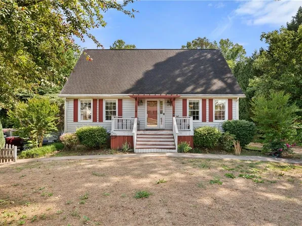 4935 Garden View Dr, Winston Salem, NC 27107