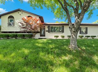 1674 Sandalwood Pl, Columbus, OH 43229