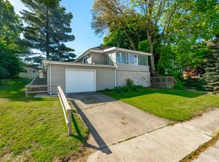 102 1st St, Winona Lake, IN 46590