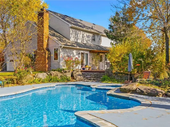 1901 Bevin Dr, Allentown, PA 18103