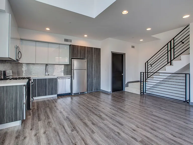 4255 Lockwood Ave — Photo 8
