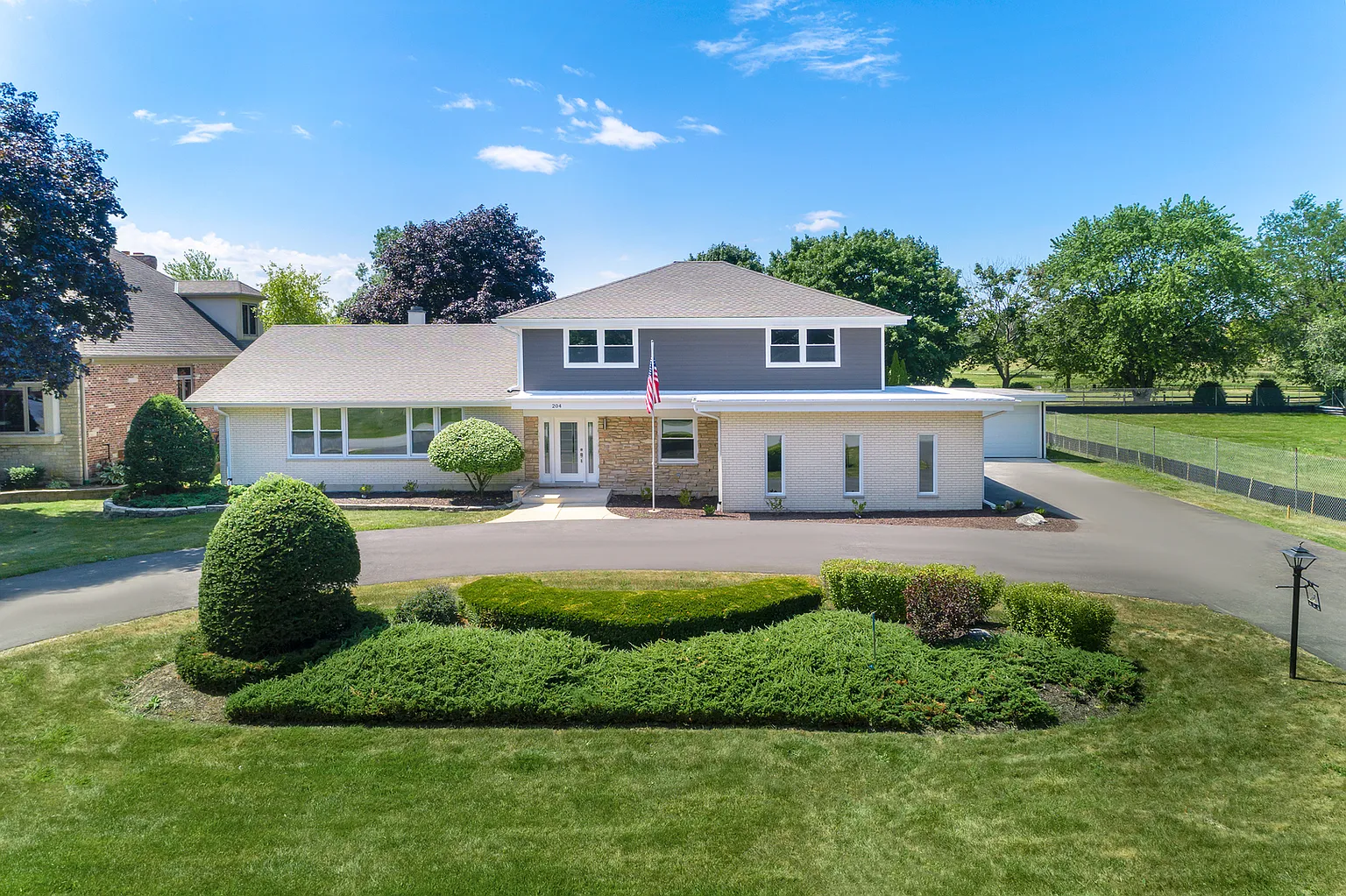 204 Cardinal Dr photo 1