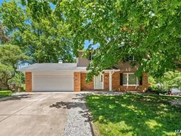 6 Sandwedge Dr, Belleville, IL 62220