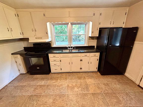 5th image of 744 N Mill Rd