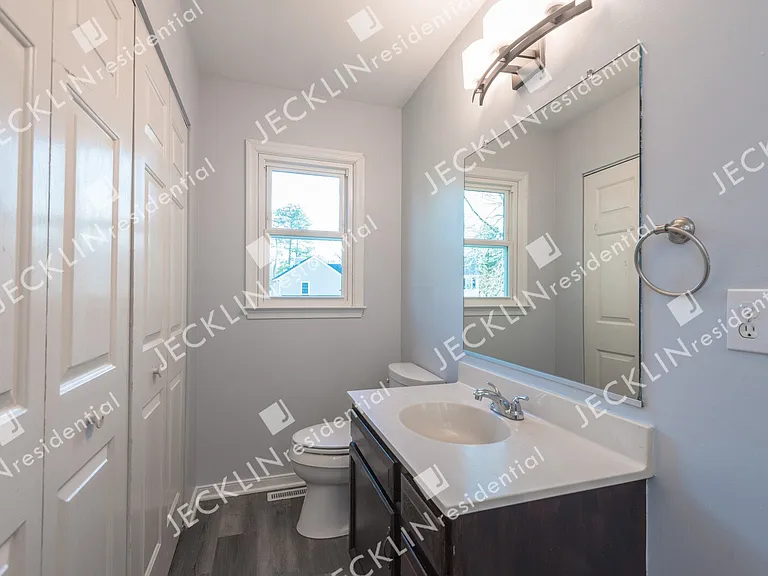 9020 Castle Point Dr — Photo 15