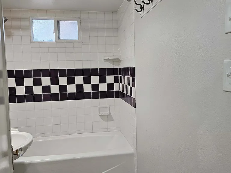 1914 Cleveland Blvd #B — Photo 17