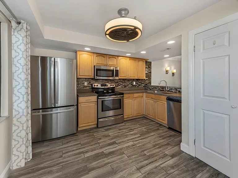 122 Caryl Way — Photo 4