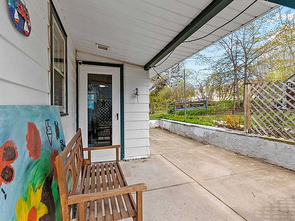 3rd image of 5083 Edgewater Beach Rd
