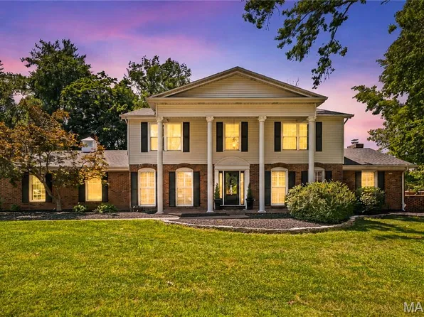 607 Lampadaire Dr, Saint Louis, MO 63141