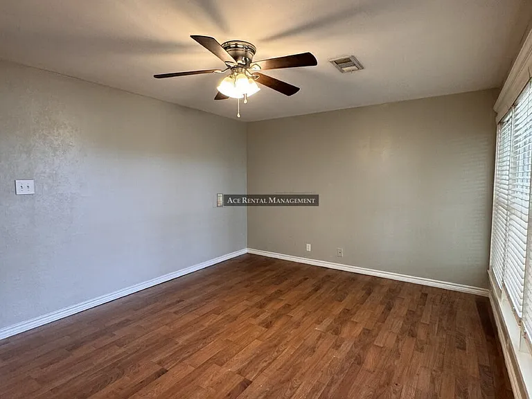 2704 Avenue N — Photo 2