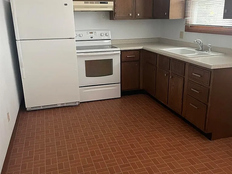 1654 W George Washington Blvd — Photo 2
