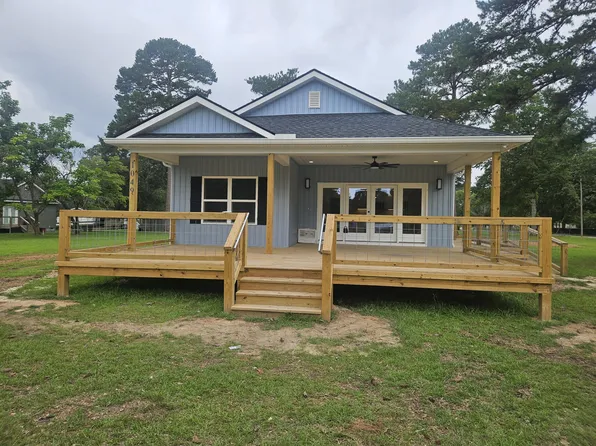 1046 Moultrie Dr, Manning, SC 29102