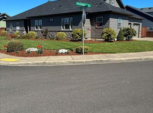 1040 Fieldcrest Ave, Junction City, OR 97448