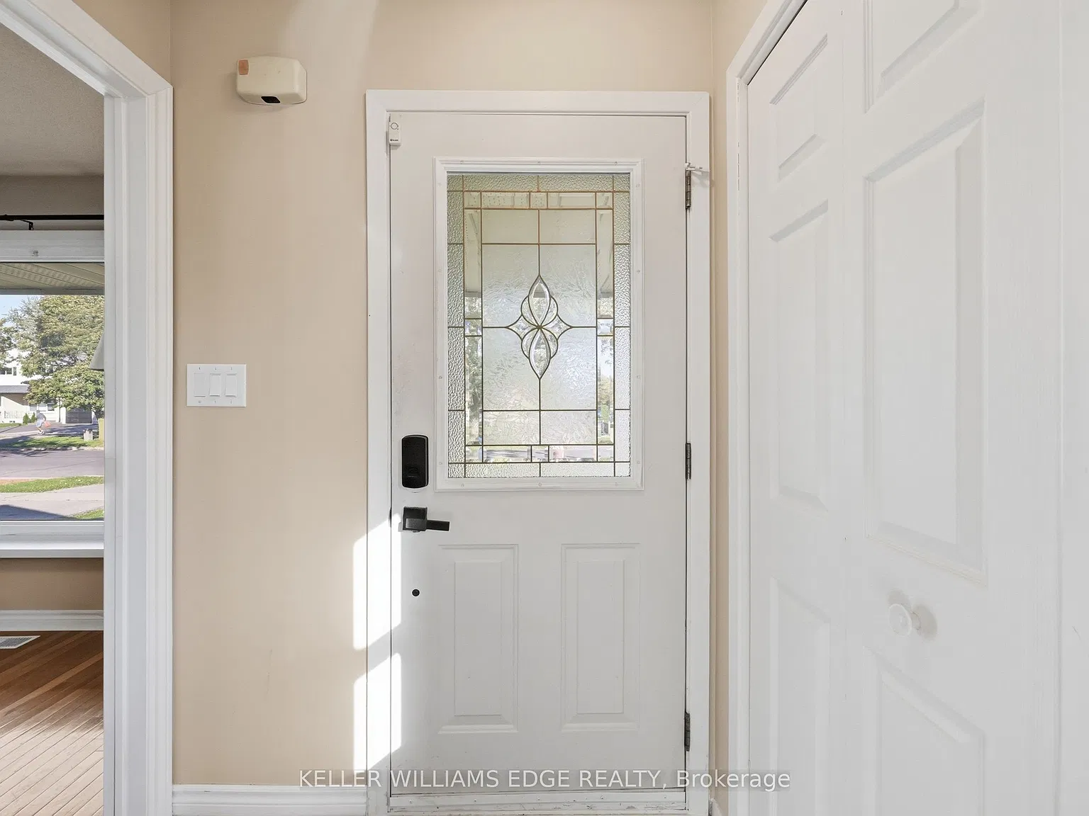6 bed, $2,600 — Photo 3