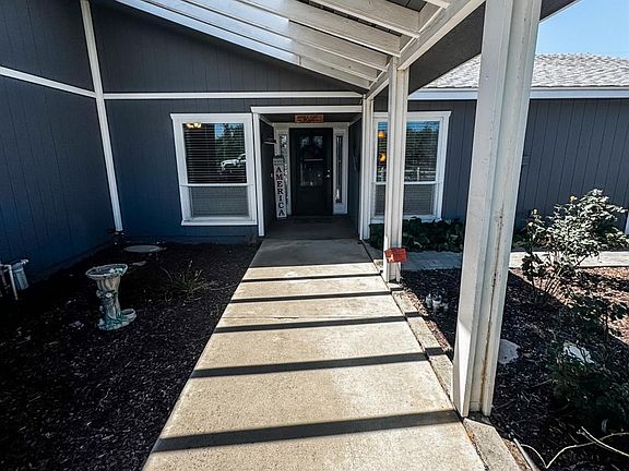3rd image of 161 W Glendale Ave