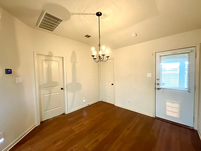 1058 Stone Br — Photo 13