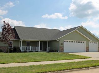 131 16th Ave SW, Waverly, IA 50677