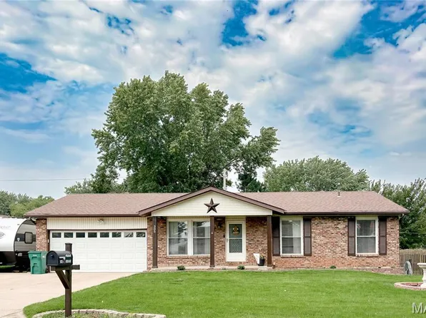 305 W Hillside Dr, Farmington, MO 63640