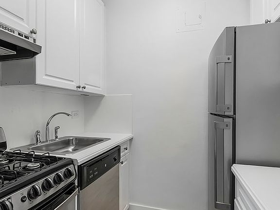3rd image of 215 E 68th St APT 5Q