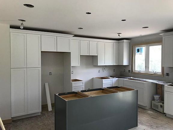 2nd image of 2251 Glenn Canyon Dr SE